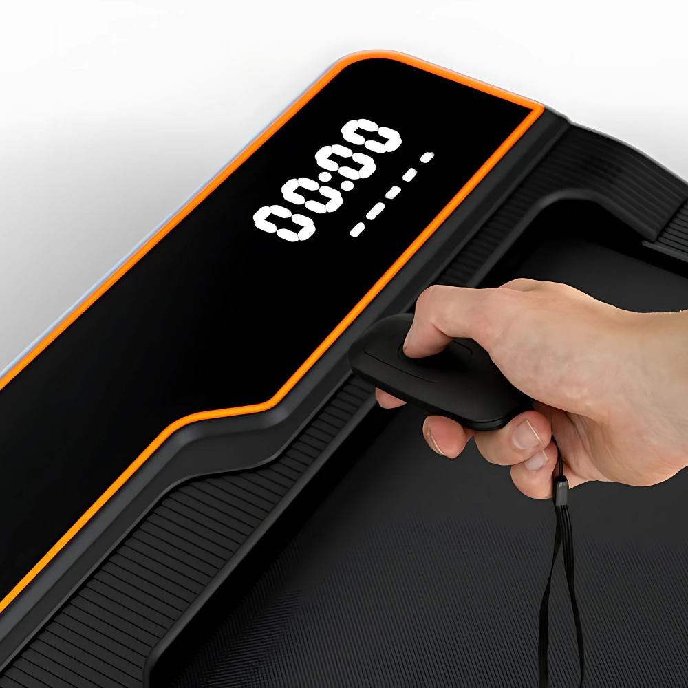 Zoom sur la console et commandes du tapis de marche inclinable.